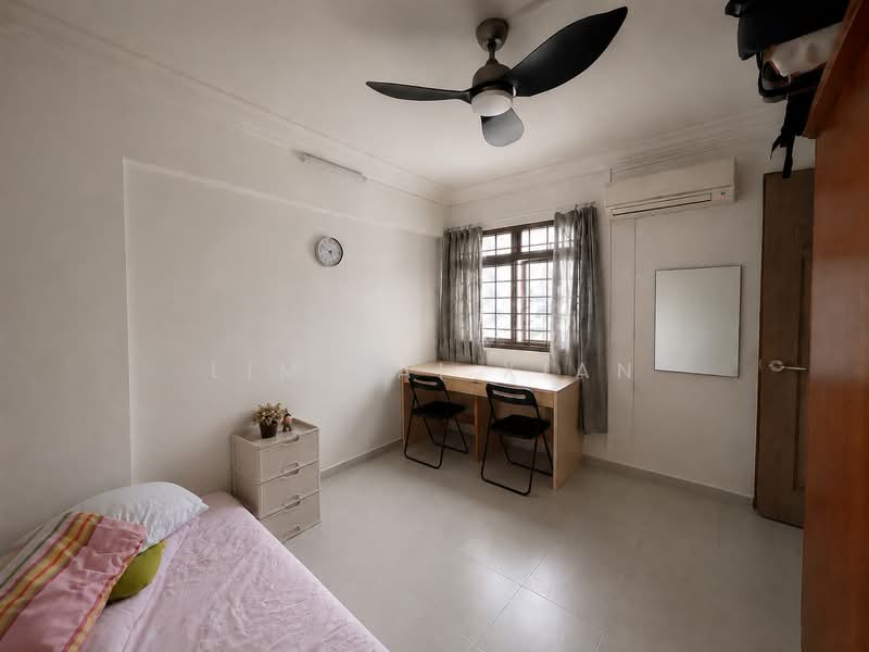 Blk 952 Hougang Ave 9, Hougang Ave 9, 3 Bedrooms, 1,076 sqft, HDB Flat For Sale, by Lim Kai Xian, 500201434 - Bedroom - PropertyGuru.com.sg