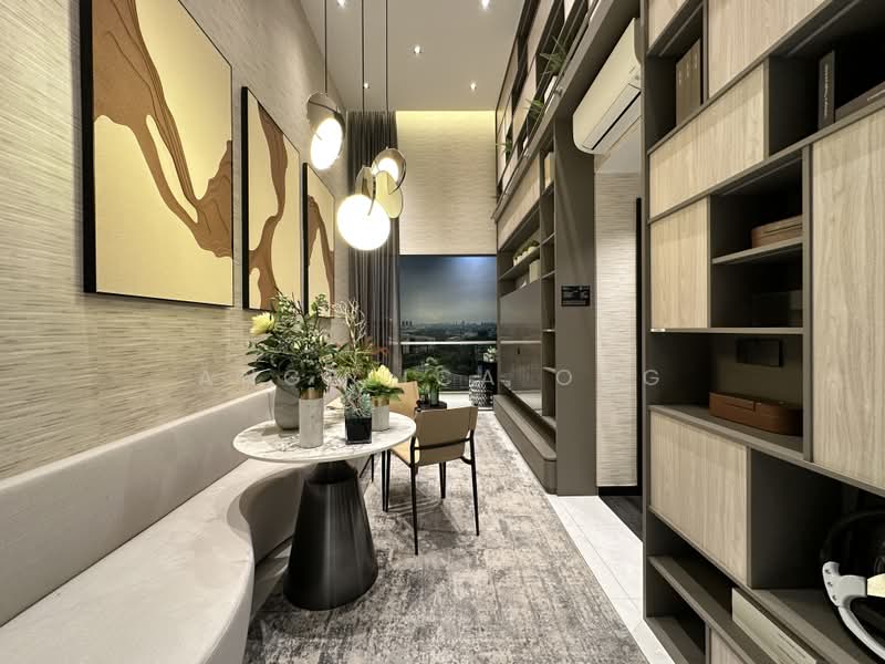 Blossoms By The Park, 9 Slim Barracks Rise, 2 Bedrooms, 721 sqft, Condominium For Sale, by Angelica Ong, 500201442 - Dining Room - PropertyGuru.com.sg