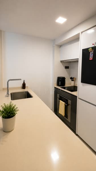 Up@Robertson Quay, 92 Robertson Quay, 1 Bedroom, 527 sqft, Condominium For Rent, by Freddie Lim, 500201448 - Kitchen - PropertyGuru.com.sg