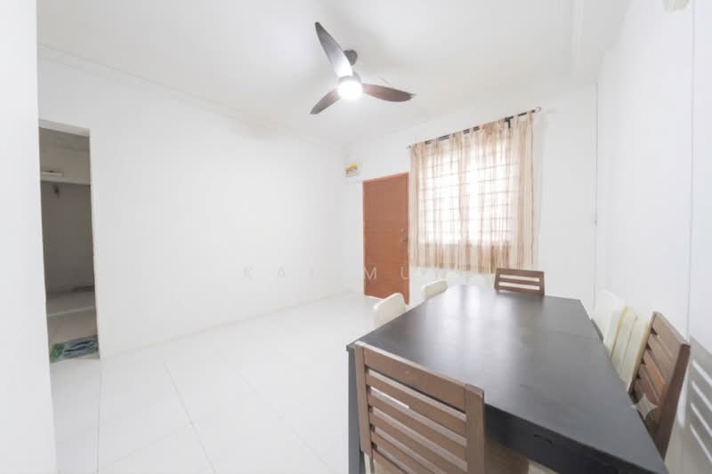 824 Jurong West Street 81, 824 Jurong West Street 81, 4 Bedrooms, 1,119 sqft, HDB Flat For Sale, by Kai Mun, 500201449 - Dining Room - PropertyGuru.com.sg