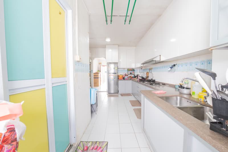 824 Jurong West Street 81, 824 Jurong West Street 81, 4 Bedrooms, 1,119 sqft, HDB Flat For Sale, by Kai Mun, 500201449 - Kitchen - PropertyGuru.com.sg