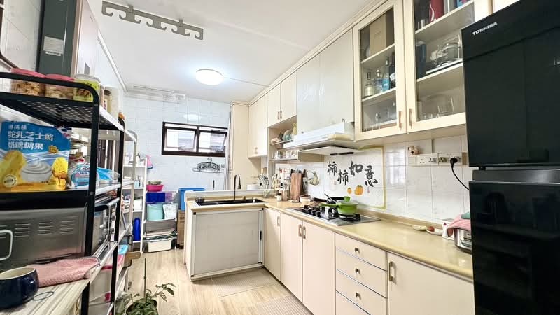 Renovated, High Floor, Corner Unit, 5 mins walk to LRT, , 3 Bedrooms, 1,184 sqft, HDB Flat For Sale, by Jun Yu, 500201472 - Kitchen - PropertyGuru.com.sg
