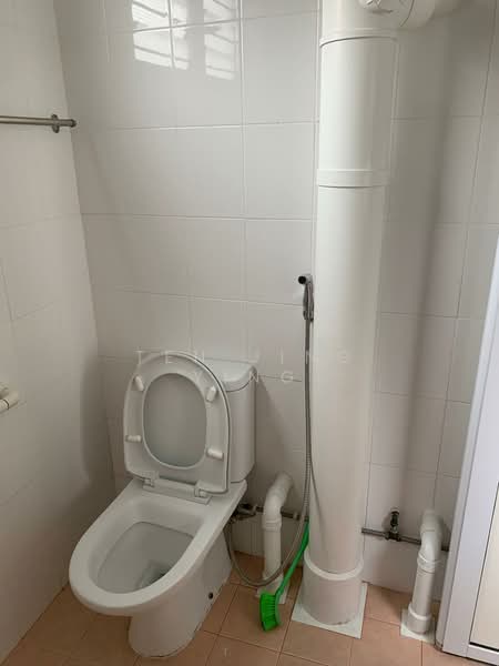 102 Bukit Purmei Road, 102 Bukit Purmei Road, 2 Bedrooms, 786 sqft, HDB Flat For Rent, by Teh Jing Ying, 500201476 - Bathroom - PropertyGuru.com.sg