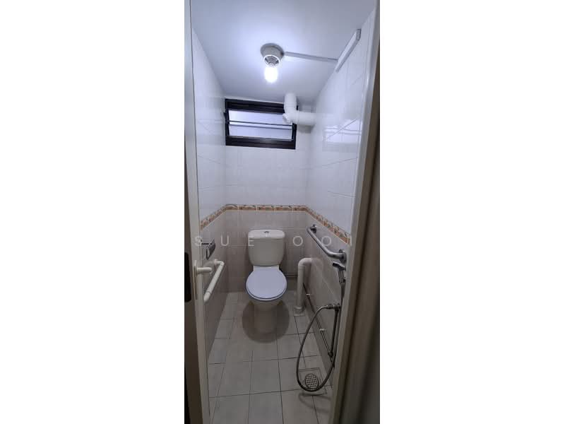 44 Sims Drive, 44 Sims Drive, Room Rental, 100 sqft, HDB Flat For Rent, by Sue Ooi, 500201481 - Bathroom - PropertyGuru.com.sg