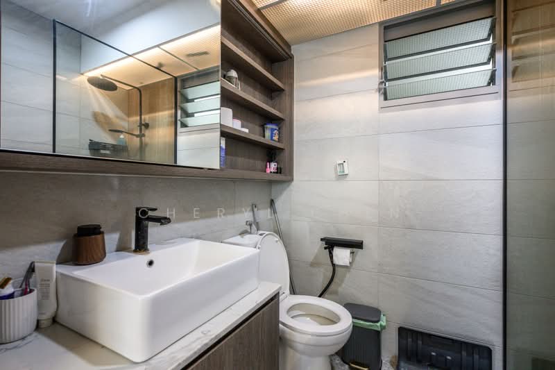 377A Hougang Street 32, 377A Hougang Street 32, 3 Bedrooms, 1,012 sqft, HDB Flat For Sale, by Cheryl Chen, 500201487 - Bathroom - PropertyGuru.com.sg