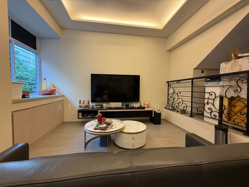 Lakepoint Condo, 10 Lakepoint Drive, Boon Lay / Jurong / Tuas, 4 Bedrooms, 1,910 sqft, Condominium For Sale, by Jennifer Ong, 500201488 - Living Room - PropertyGuru.com.sg