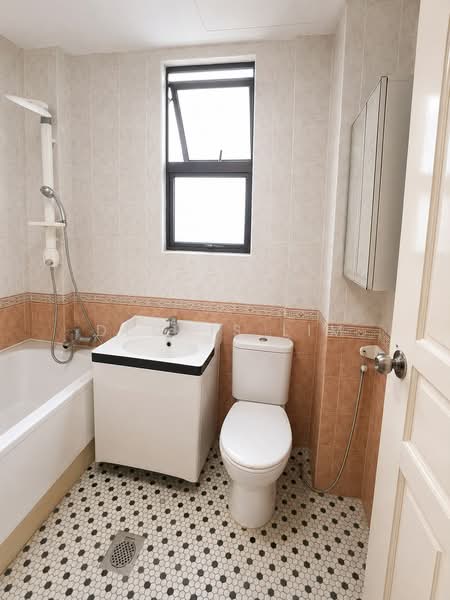 Casa Sarina, 101 Lorong Sarina, 1 Bedroom, 668 sqft, Condominium For Sale, by Dennis Lim, 500201492 - Bathroom - PropertyGuru.com.sg