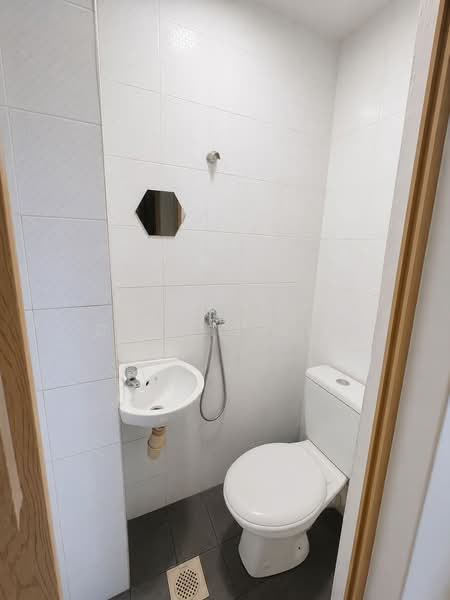Casa Sarina, 101 Lorong Sarina, 1 Bedroom, 668 sqft, Condominium For Sale, by Dennis Lim, 500201492 - Bathroom - PropertyGuru.com.sg