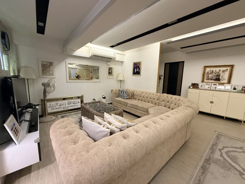 230J Tampines Street 21, 230J Tampines Street 21, 4 Bedrooms, 1,603 sqft, HDB Flat For Sale, by Khalid Alsree, 500201493 - Living Room - PropertyGuru.com.sg