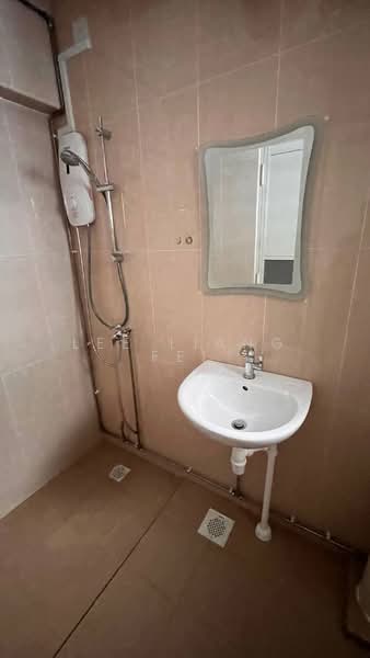 118C Jalan Membina, 118C Jalan Membina, 3 Bedrooms, 1,184 sqft, HDB Flat For Rent, by Lee Liang Fei, 500201495 - Bathroom - PropertyGuru.com.sg