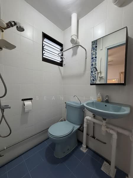 127 Bedok North Street 2, 127 Bedok North Street 2, 2 Bedrooms, 721 sqft, HDB Flat For Rent, by Sean Yin, 500201499 - Bathroom - PropertyGuru.com.sg