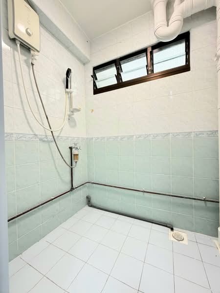 35 Marine Crescent, 35 Marine Crescent, 2 Bedrooms, 635 sqft, HDB Flat For Sale, by Melina Yap, 500201510 - Bathroom - PropertyGuru.com.sg