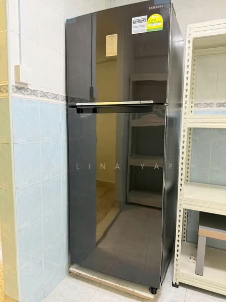 35 Marine Crescent, 35 Marine Crescent, 2 Bedrooms, 635 sqft, HDB Flat For Sale, by Melina Yap, 500201510 - Kitchen fridge - PropertyGuru.com.sg