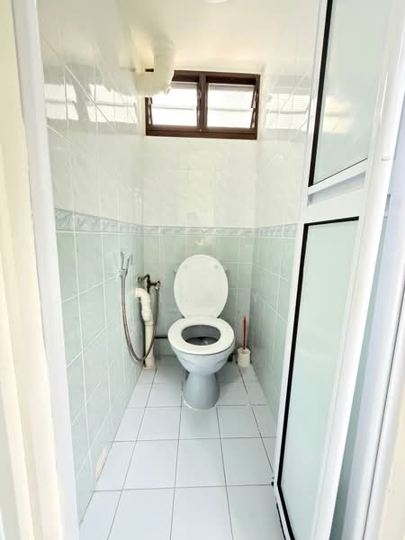 35 Marine Crescent, 35 Marine Crescent, 2 Bedrooms, 635 sqft, HDB Flat For Sale, by Melina Yap, 500201510 - Bathroom - PropertyGuru.com.sg