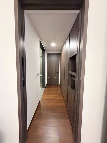 Midtown Modern, 18 Tan Quee Lan Street, 4 Bedrooms, 1,808 sqft, Condominium For Sale, by Jarrett Kwek, 500201512 - Walk in closet - PropertyGuru.com.sg