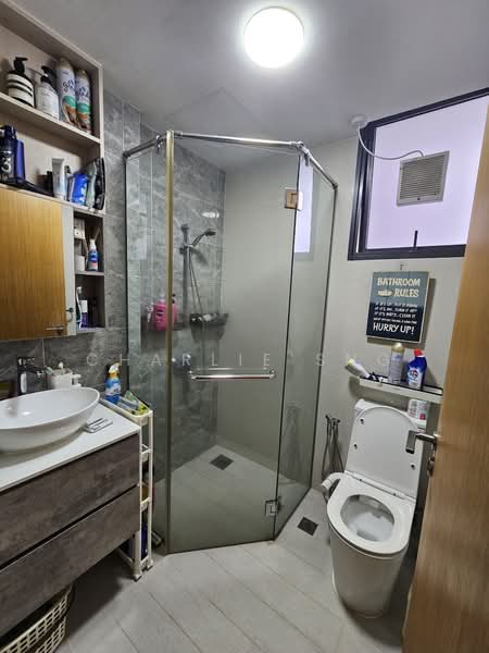 La Fiesta, 60 Sengkang Square, 3 Bedrooms, 829 sqft, Condominium For Sale, by Charlie Sng, 500201515 - Bathroom - PropertyGuru.com.sg
