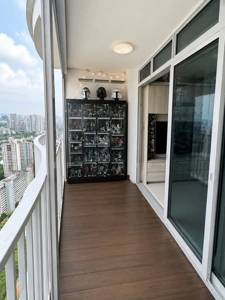 Queens Peak, 3 Dundee Road, 3 Bedrooms, 936 sqft, Condominium For Sale, by Eric Chey, 500201530 - Balcony - PropertyGuru.com.sg