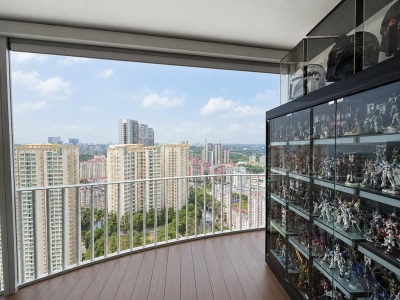 Queens Peak, 3 Dundee Road, 3 Bedrooms, 936 sqft, Condominium For Sale, by Eric Chey, 500201530 - Balcony - PropertyGuru.com.sg