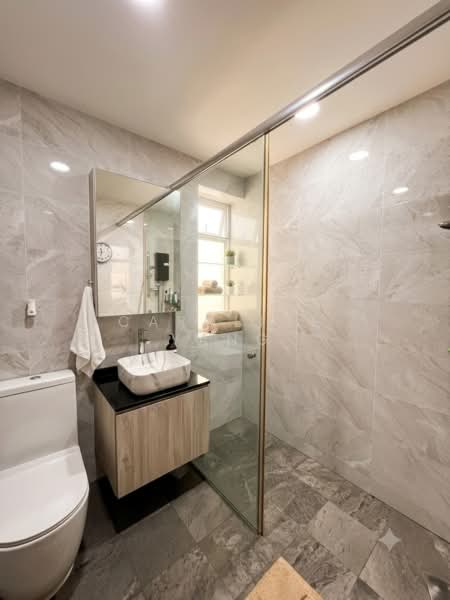 Lakepoint Condo, 2 Lakepoint Drive, 4 Bedrooms, 2,734 sqft, Condominium For Sale, by Caroline Yang, 500201533 - Bathroom - PropertyGuru.com.sg