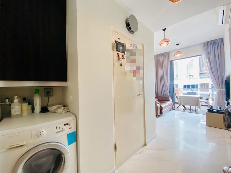 Spottiswoode 18, 18 Spottiswoode Park Road, 2 Bedrooms, 656 sqft, Condominium For Sale, by Angie Lua, 500201537 - Living Room - PropertyGuru.com.sg