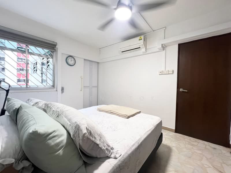 252 Hougang Avenue 3, 252 Hougang Avenue 3, 2 Bedrooms, 721 sqft, HDB Flat For Sale, by Reene Tok, 500201540 - Bedroom - PropertyGuru.com.sg