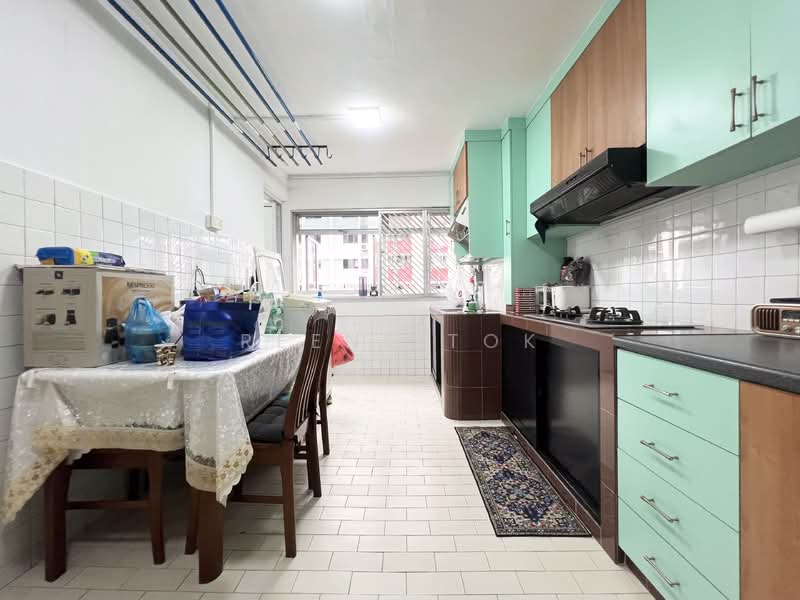 252 Hougang Avenue 3, 252 Hougang Avenue 3, 2 Bedrooms, 721 sqft, HDB Flat For Sale, by Reene Tok, 500201540 - Kitchen - PropertyGuru.com.sg