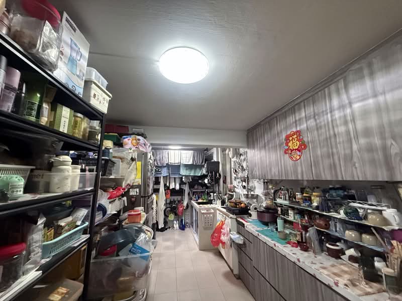 227 Lorong 8 Toa Payoh, 227 Lorong 8 Toa Payoh, 3 Bedrooms, 883 sqft, HDB Flat For Sale, by Esther Tan, 500201542 - Kitchen - PropertyGuru.com.sg