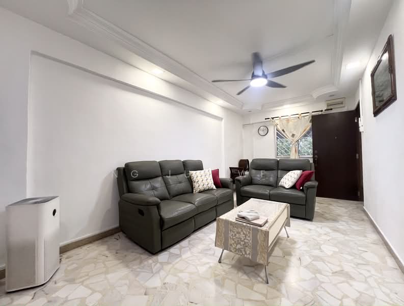 252 Hougang Avenue 3, 252 Hougang Avenue 3, 2 Bedrooms, 721 sqft, HDB Flat For Sale, by Ng Jun Wei, 500201546 - Living Room - PropertyGuru.com.sg