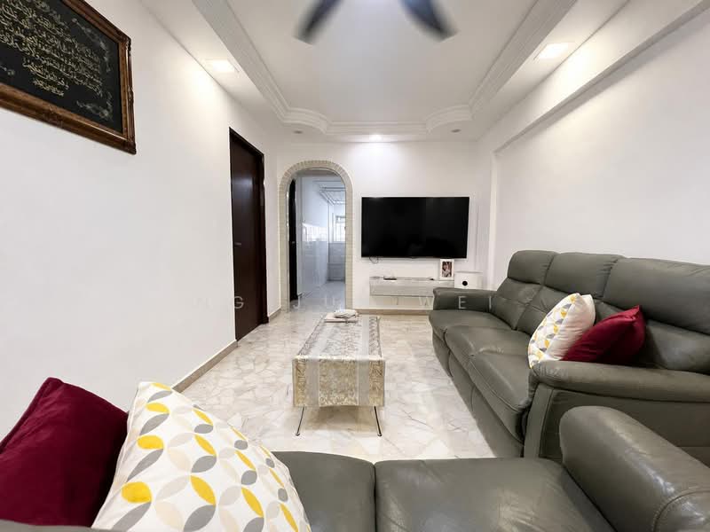 252 Hougang Avenue 3, 252 Hougang Avenue 3, 2 Bedrooms, 721 sqft, HDB Flat For Sale, by Ng Jun Wei, 500201546 - Living Room - PropertyGuru.com.sg