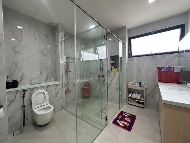Kembangan estate, Lorong Marican, Lorong Melayu, Lor Mydin, Kembagan estate, 8 Bedrooms, 7,789 sqft, Semi-Detached House For Sale, by Nicole Chia, 500201577 - Bathroom - PropertyGuru.com.sg