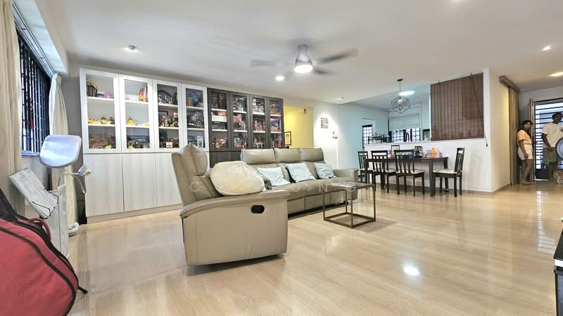 😍❤️RARE! 5 Room HDB with Balcony Open Kitchen Big Yard, , 3 Bedrooms, 1,292 sqft, HDB Flat For Sale, by CD Sung, 500201586 - Living Room - PropertyGuru.com.sg