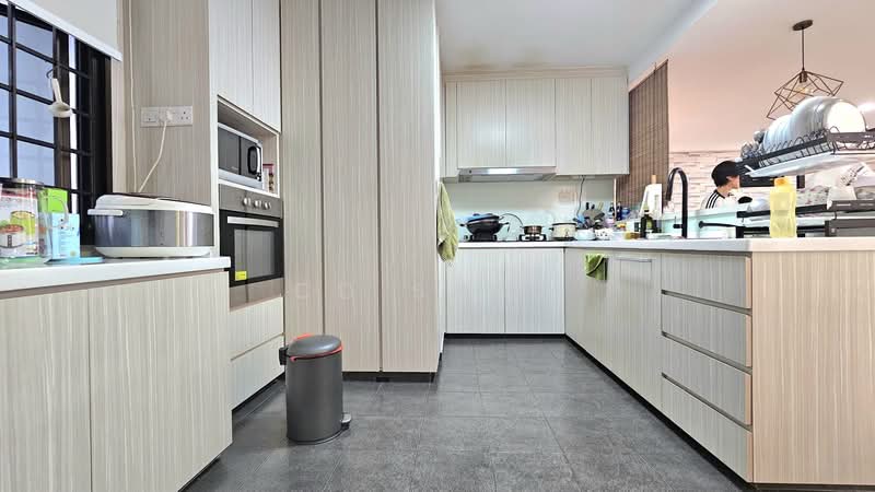 😍❤️RARE! 5 Room HDB with Balcony Open Kitchen Big Yard, , 3 Bedrooms, 1,292 sqft, HDB Flat For Sale, by CD Sung, 500201586 - Kitchen - PropertyGuru.com.sg