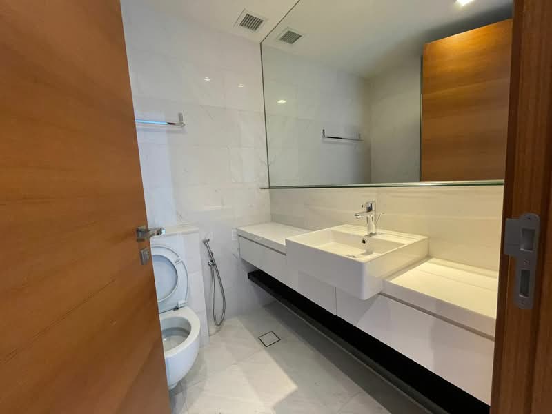 Altez, 16 Enggor Street, 2 Bedrooms, 1,109 sqft, Condominium For Sale, by James Seah, 500201591 - Bathroom - PropertyGuru.com.sg