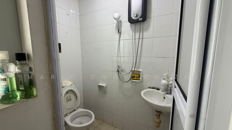 Varsity Park Condominium, 34 West Coast Road, Room Rental, 100 sqft, Condominium For Rent, by Mario Ong Jun Zhi, 500201598 - Bathroom - PropertyGuru.com.sg