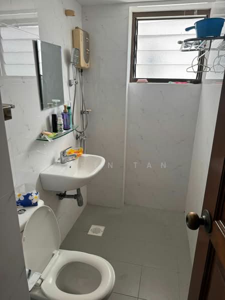 Pine Grove, 1N Pine Grove, Room Rental, 100 sqft, Condominium For Rent, by Karen Tan, 500201600 - Bathroom - PropertyGuru.com.sg