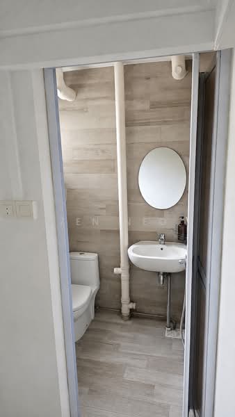214 Tampines Street 23, 214 Tampines Street 23, 2 Bedrooms, 721 sqft, HDB Flat For Rent, by Zen Neo, 500201615 - Bathroom - PropertyGuru.com.sg