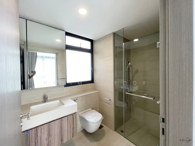 The Garden Residences, 1 Serangoon North View, 3 Bedrooms, 1,033 sqft, Condominium For Rent, by Halim Gafoor, 500201622 - Bathroom - PropertyGuru.com.sg