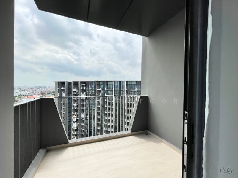 The Garden Residences, 1 Serangoon North View, 3 Bedrooms, 1,033 sqft, Condominium For Rent, by Halim Gafoor, 500201622 - Balcony - PropertyGuru.com.sg