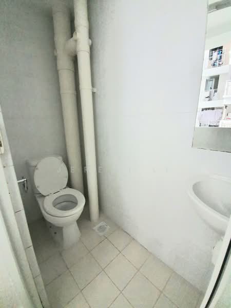 A Treasure Trove, 74 Punggol Walk, 2 Bedrooms, 915 sqft, Condominium For Rent, by Jeremy Li, 500201627 - Bathroom - PropertyGuru.com.sg