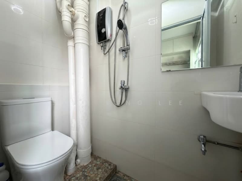 469 Jurong West Street 41, 469 Jurong West Street 41, 3 Bedrooms, 1,625 sqft, HDB Flat For Sale, by Sean King Lee, 500201629 - Bathroom - PropertyGuru.com.sg