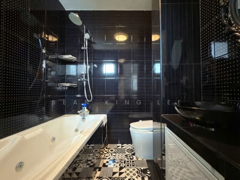 469 Jurong West Street 41, 469 Jurong West Street 41, 3 Bedrooms, 1,625 sqft, HDB Flat For Sale, by Sean King Lee, 500201629 - Bathroom - PropertyGuru.com.sg