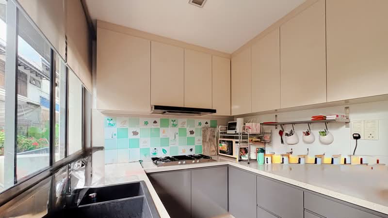 Charlton Villas, 25E Charlton Lane, 5 Bedrooms, 2,723 sqft, Terraced House For Sale, by Kelly Kay, 500201651 - Kitchen - PropertyGuru.com.sg
