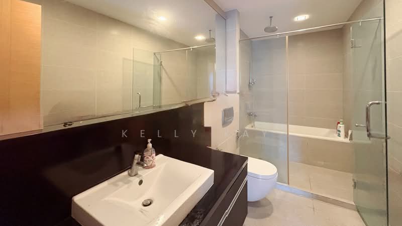 Charlton Villas, 25E Charlton Lane, 5 Bedrooms, 2,723 sqft, Terraced House For Sale, by Kelly Kay, 500201651 - Bathroom - PropertyGuru.com.sg