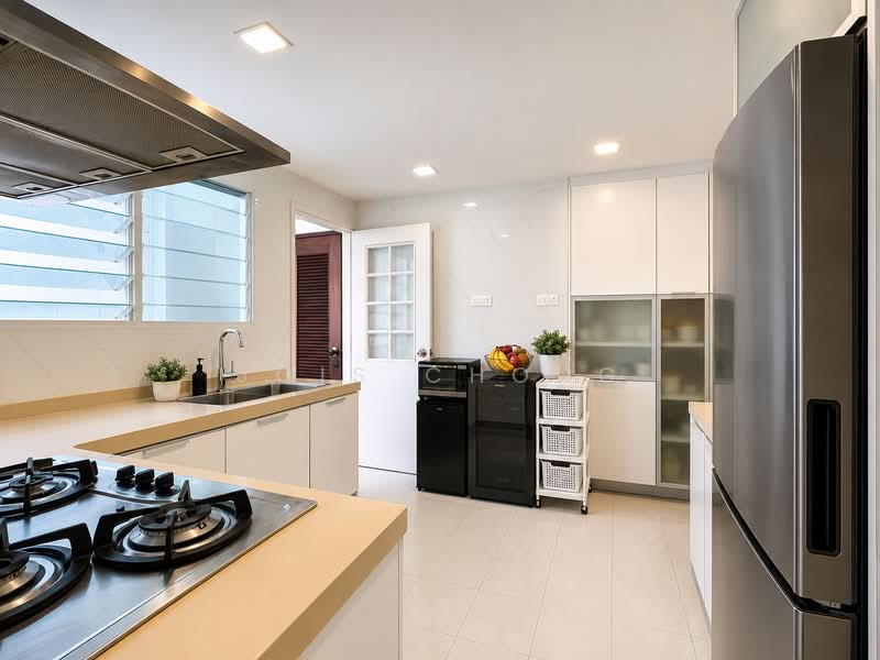 The Atria at Meyer, 61 Meyer Road, 3 Bedrooms, 1,615 sqft, Condominium For Sale, by Jois Chong, 500201659 - Kitchen - PropertyGuru.com.sg