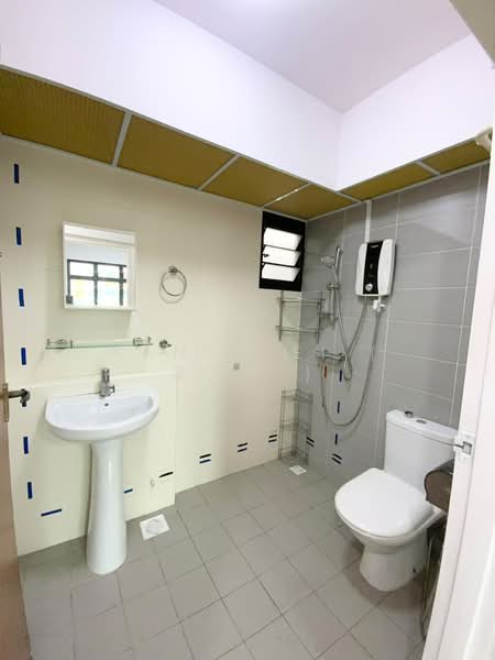 808D Choa Chu Kang Avenue 1, 808D Choa Chu Kang Avenue 1, 3 Bedrooms, 990 sqft, HDB Flat For Sale, by Mandy Ei ( 梁文欣 ), 500201699 - Bathroom - PropertyGuru.com.sg