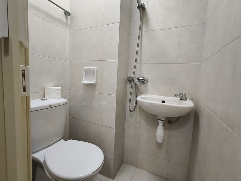 The Lakeshore, 33 Jurong West Street 41, Room Rental, 120 sqft, Condominium For Rent, by Kerrine Thong, 500201702 - Bathroom - PropertyGuru.com.sg