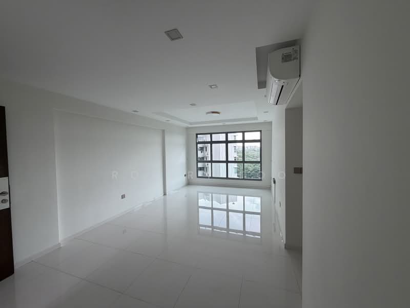 476B Upper Serangoon View, 476B Upper Serangoon View, 3 Bedrooms, 990 sqft, HDB Flat For Sale, by Robert Foo, 500201714 - Living Room - PropertyGuru.com.sg