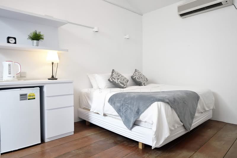 Scarlet Red Dragon House, Red Dragon House, 13 Geylang Lorong 24A, Singapore 398537, Studio, 230 sqft, Shophouse For Rent, by Jensen Lee, 500201718 - Bedroom - PropertyGuru.com.sg