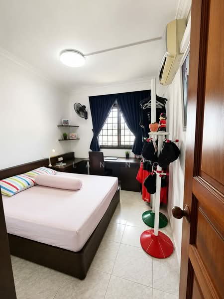 816 Woodlands Street 82, 816 Woodlands Street 82, 5 Bedrooms, 1,905 sqft, HDB Flat For Sale, by Alan Neo, 500201732 - Bedroom - PropertyGuru.com.sg