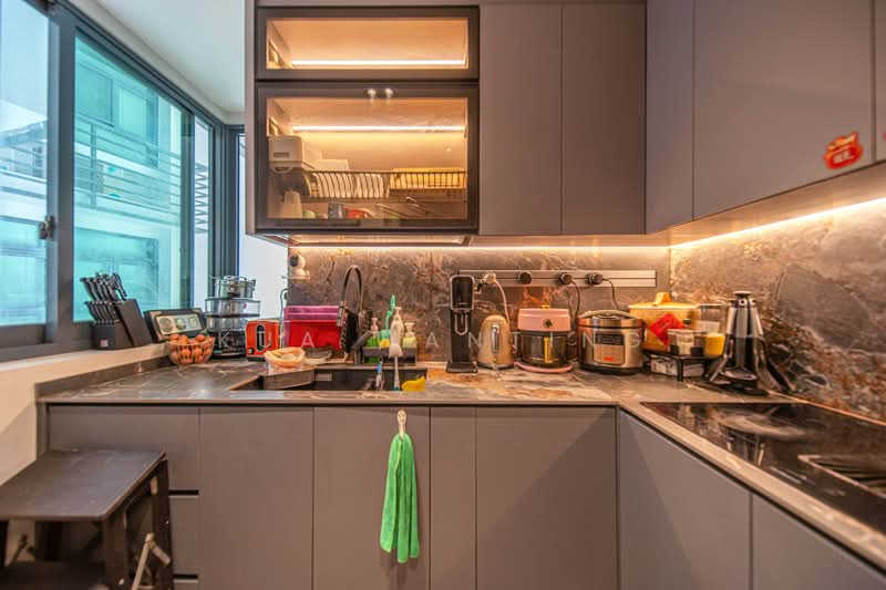 Soleil @ Sinaran, 6 Sinaran Drive, 3 Bedrooms, 1,098 sqft, Condominium For Sale, by Kua WanTing, 500201757 - Kitchen - PropertyGuru.com.sg